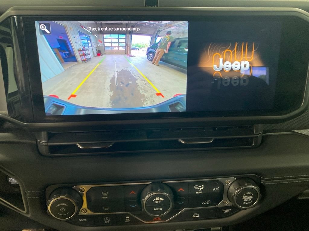 2026 Jeep Gladiator Base