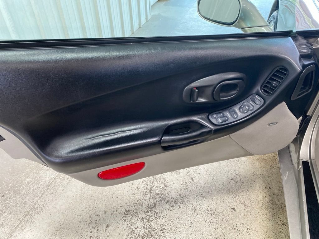 2000 Chevrolet Corvette Base