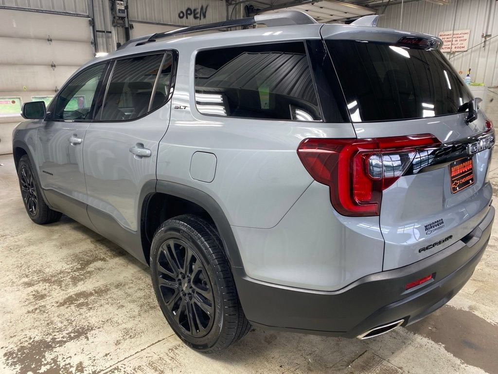 2023 GMC Acadia SLT