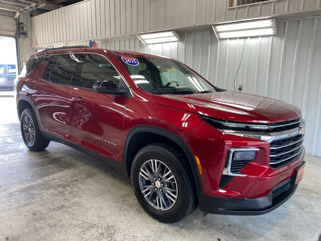 2025 Chevrolet Traverse LT