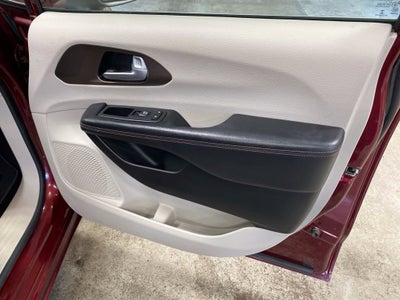 2017 Chrysler Pacifica Touring Plus