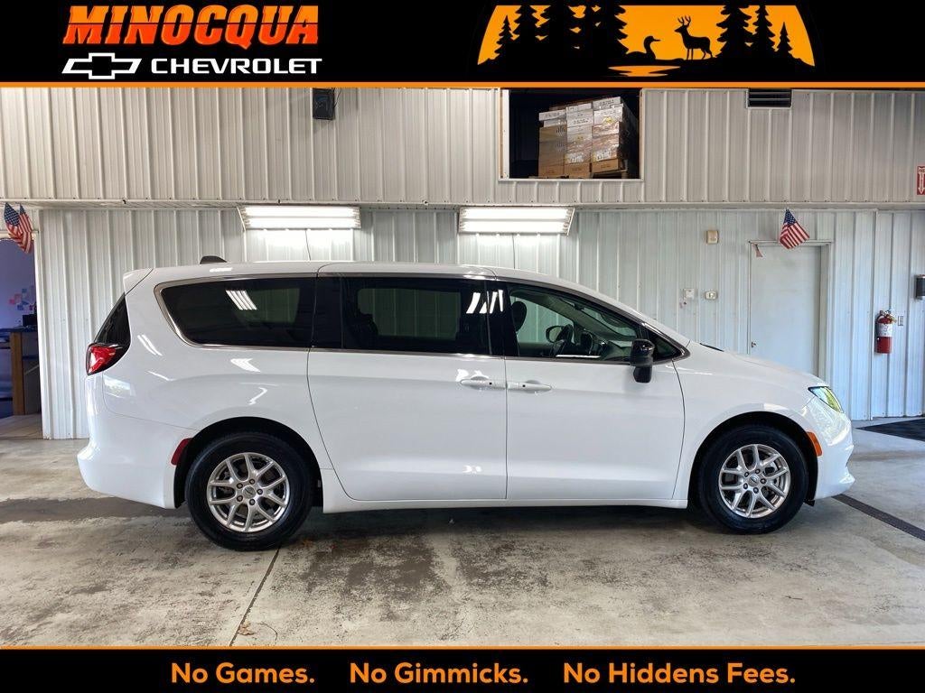 2024 Chrysler Voyager LX's photo
