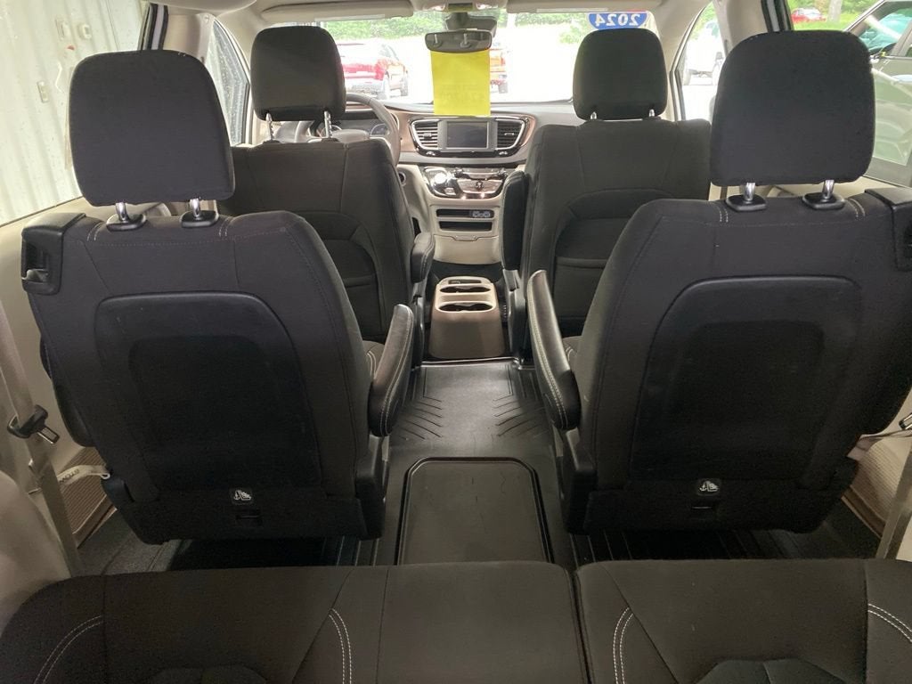 2024 Chrysler Voyager LX