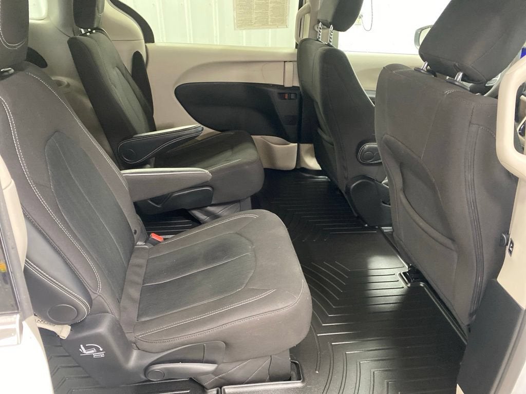 2024 Chrysler Voyager LX