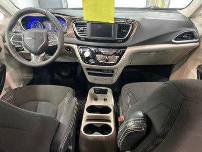 2024 Chrysler Voyager LX