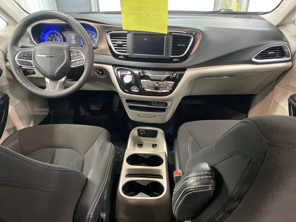 2024 Chrysler Voyager LX
