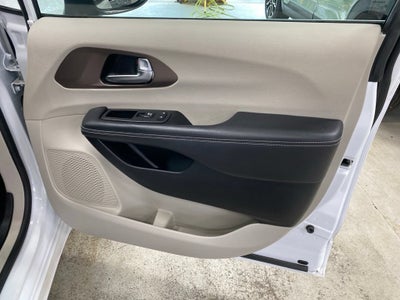 2024 Chrysler Voyager LX