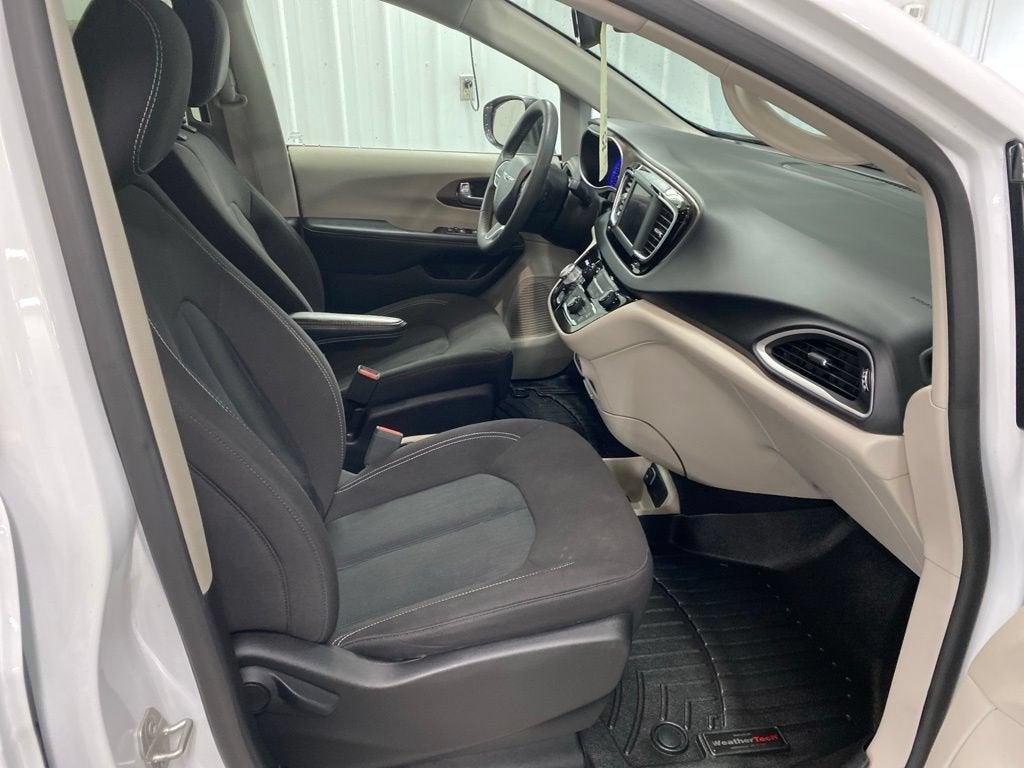 2024 Chrysler Voyager LX