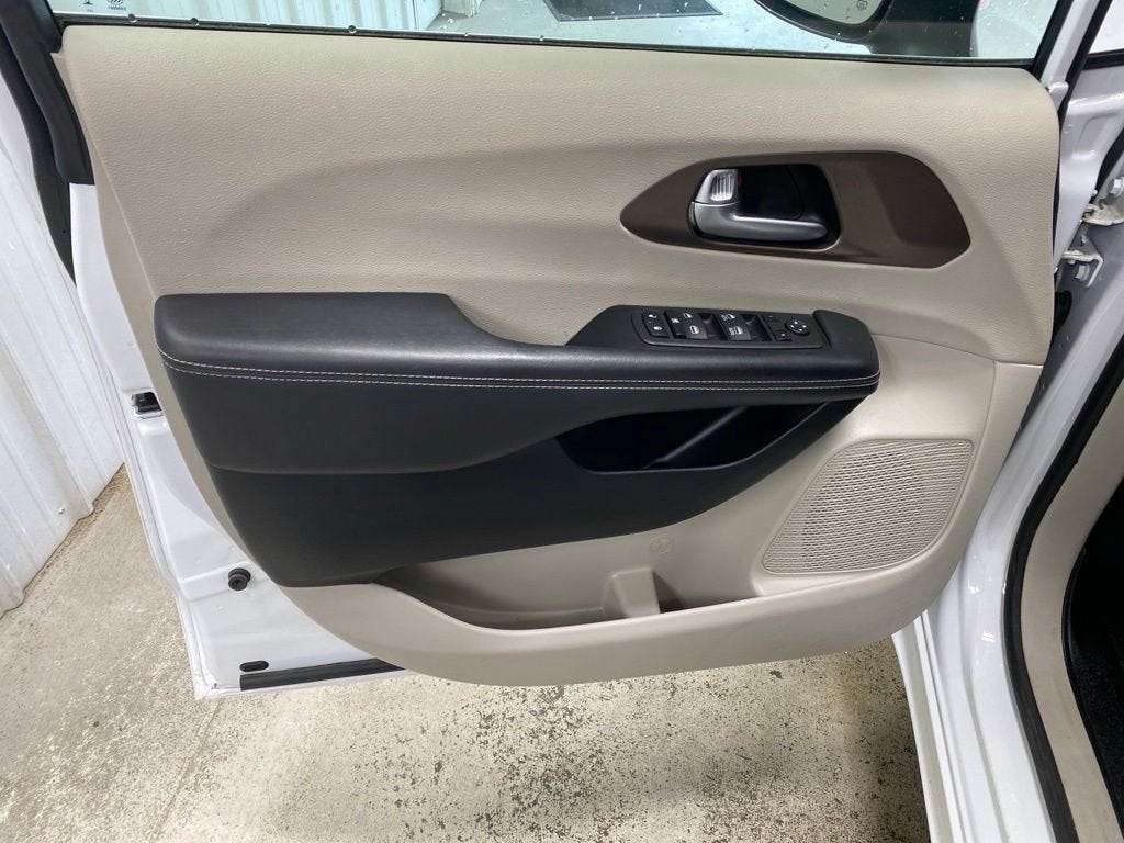 2024 Chrysler Voyager LX