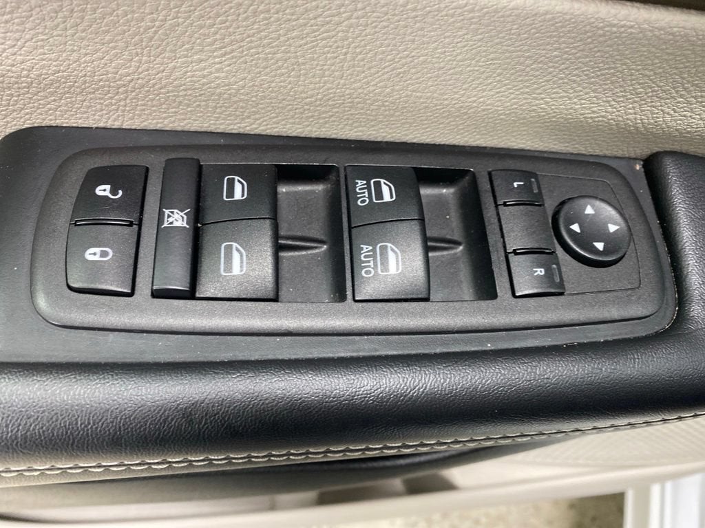 2024 Chrysler Voyager LX