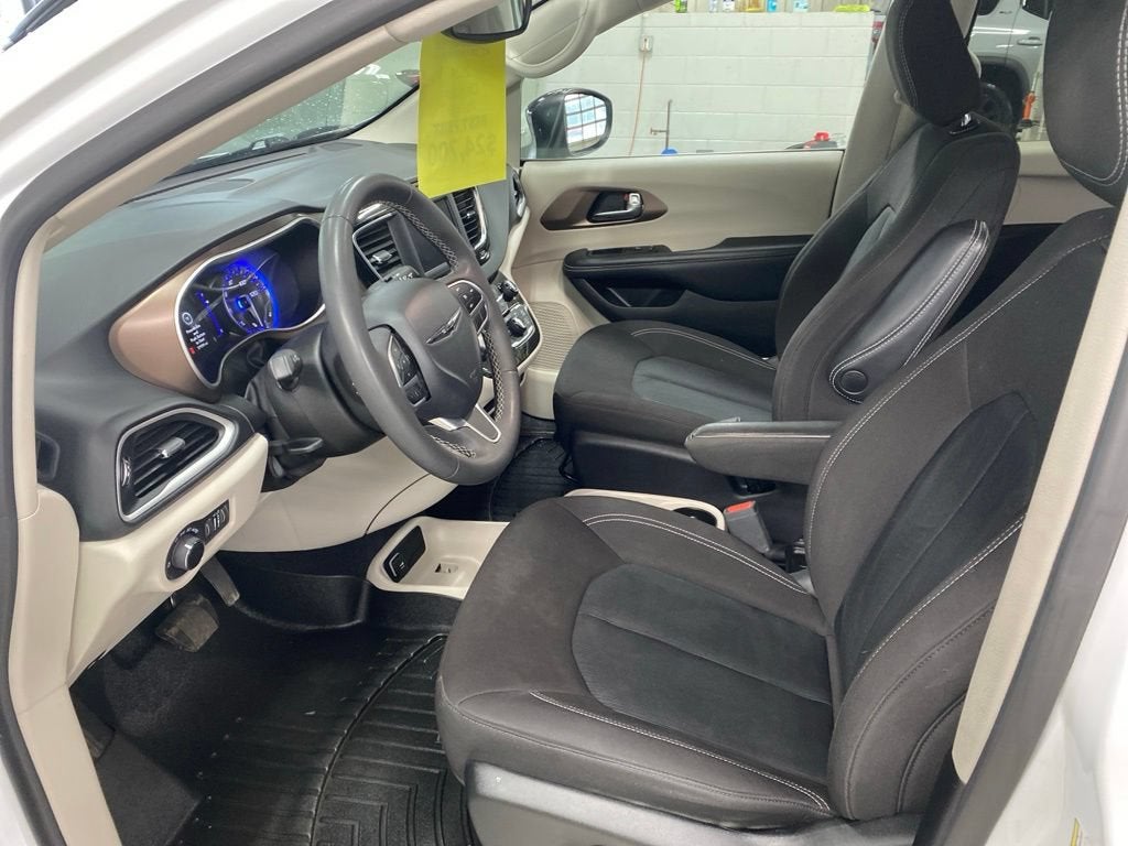 2024 Chrysler Voyager LX