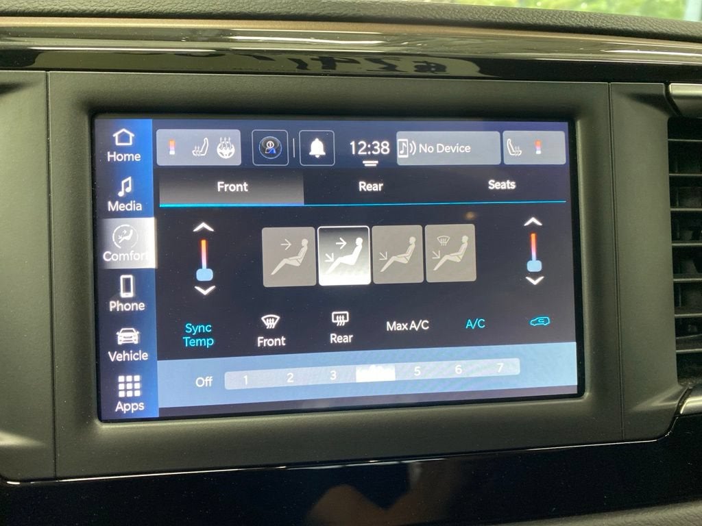 2024 Chrysler Voyager LX