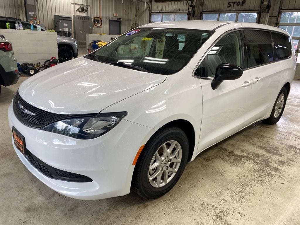 2024 Chrysler Voyager LX