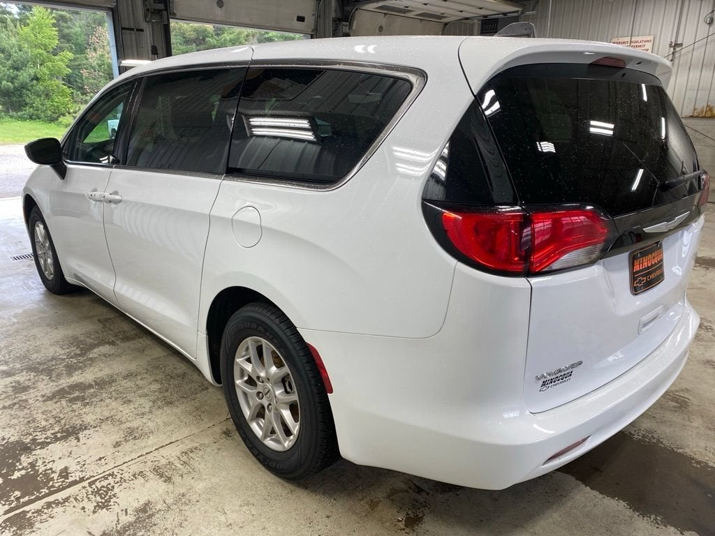2024 Chrysler Voyager LX