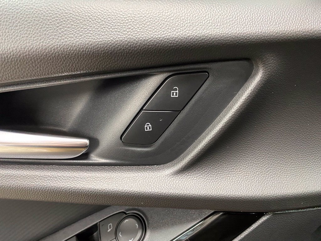 2027 Chevrolet Equinox LT - Photo 31